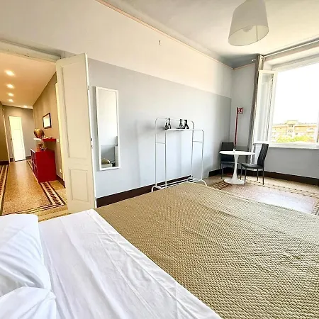 Free Parking 5 Minutes From The Station Apartment *