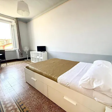 Free Parking 5 Minutes From The Station Apartment *