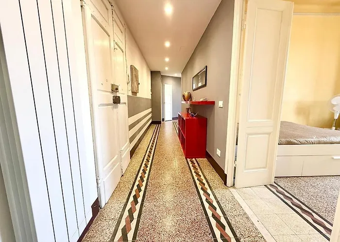 Free Parking 5 Minutes From The Station *